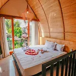Neo Bintang Bungalow Cafe And Pool